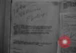 Standbild Nachrichten über die alliierte Invasion in der Normandie United States USA, 1944, aus Sekunde 58 historischem Filmmaterial Videoclip 65675051456