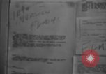 Standbild Nachrichten über die alliierte Invasion in der Normandie United States USA, 1944, aus Sekunde 59 historischem Filmmaterial Videoclip 65675051456