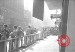 Immagine di Articoli di giornale sull'invasione alleata della Francia nel giorno del D-Day New York City USA, 1944, secondo 1 filmato di repertorio 65675051458