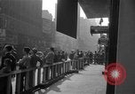 Immagine di Articoli di giornale sull'invasione alleata della Francia nel giorno del D-Day New York City USA, 1944, secondo 4 filmato di repertorio 65675051458