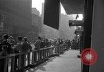 Immagine di Articoli di giornale sull'invasione alleata della Francia nel giorno del D-Day New York City USA, 1944, secondo 6 filmato di repertorio 65675051458