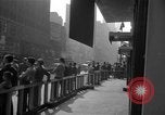 Immagine di Articoli di giornale sull'invasione alleata della Francia nel giorno del D-Day New York City USA, 1944, secondo 7 filmato di repertorio 65675051458