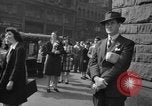 Immagine di Articoli di giornale sull'invasione alleata della Francia nel giorno del D-Day New York City USA, 1944, secondo 11 filmato di repertorio 65675051458