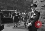 Immagine di Articoli di giornale sull'invasione alleata della Francia nel giorno del D-Day New York City USA, 1944, secondo 12 filmato di repertorio 65675051458