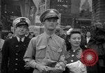 Immagine di Articoli di giornale sull'invasione alleata della Francia nel giorno del D-Day New York City USA, 1944, secondo 13 filmato di repertorio 65675051458