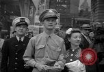 Immagine di Articoli di giornale sull'invasione alleata della Francia nel giorno del D-Day New York City USA, 1944, secondo 14 filmato di repertorio 65675051458