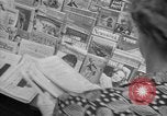 Immagine di Articoli di giornale sull'invasione alleata della Francia nel giorno del D-Day New York City USA, 1944, secondo 21 filmato di repertorio 65675051458