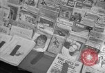Immagine di Articoli di giornale sull'invasione alleata della Francia nel giorno del D-Day New York City USA, 1944, secondo 23 filmato di repertorio 65675051458