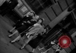 Immagine di Articoli di giornale sull'invasione alleata della Francia nel giorno del D-Day New York City USA, 1944, secondo 55 filmato di repertorio 65675051458