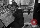 Immagine di Articoli di giornale sull'invasione alleata della Francia nel giorno del D-Day New York City USA, 1944, secondo 58 filmato di repertorio 65675051458
