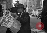 Immagine di Articoli di giornale sull'invasione alleata della Francia nel giorno del D-Day New York City USA, 1944, secondo 61 filmato di repertorio 65675051458
