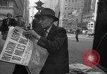 Immagine di Articoli di giornale sull'invasione alleata della Francia nel giorno del D-Day New York City USA, 1944, secondo 62 filmato di repertorio 65675051458