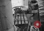 Standbild United States Zerstörer im Betrieb Schindel Atlantik, 1944, aus Sekunde 18 historischem Filmmaterial Videoclip 65675051464