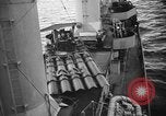 Standbild United States Zerstörer im Betrieb Schindel Atlantik, 1944, aus Sekunde 19 historischem Filmmaterial Videoclip 65675051464