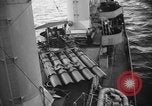 Standbild United States Zerstörer im Betrieb Schindel Atlantik, 1944, aus Sekunde 20 historischem Filmmaterial Videoclip 65675051464