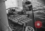 Standbild United States Zerstörer im Betrieb Schindel Atlantik, 1944, aus Sekunde 23 historischem Filmmaterial Videoclip 65675051464