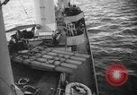 Standbild United States Zerstörer im Betrieb Schindel Atlantik, 1944, aus Sekunde 25 historischem Filmmaterial Videoclip 65675051464