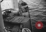 Standbild United States Zerstörer im Betrieb Schindel Atlantik, 1944, aus Sekunde 26 historischem Filmmaterial Videoclip 65675051464