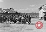 Image américains Traiter les civils blessés Okinawa îles Ryukyu, 1945, de la seconde 4 séquences d'archives historiques vidéo 65675051474