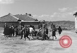 Image américains Traiter les civils blessés Okinawa îles Ryukyu, 1945, de la seconde 5 séquences d'archives historiques vidéo 65675051474