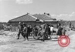 Image américains Traiter les civils blessés Okinawa îles Ryukyu, 1945, de la seconde 7 séquences d'archives historiques vidéo 65675051474