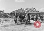 Image américains Traiter les civils blessés Okinawa îles Ryukyu, 1945, de la seconde 8 séquences d'archives historiques vidéo 65675051474