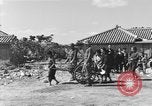 Image américains Traiter les civils blessés Okinawa îles Ryukyu, 1945, de la seconde 10 séquences d'archives historiques vidéo 65675051474