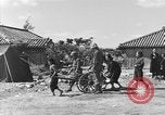 Image américains Traiter les civils blessés Okinawa îles Ryukyu, 1945, de la seconde 12 séquences d'archives historiques vidéo 65675051474