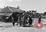 Image américains Traiter les civils blessés Okinawa îles Ryukyu, 1945, de la seconde 14 séquences d'archives historiques vidéo 65675051474