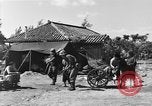 Image américains Traiter les civils blessés Okinawa îles Ryukyu, 1945, de la seconde 16 séquences d'archives historiques vidéo 65675051474