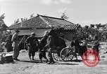 Image américains Traiter les civils blessés Okinawa îles Ryukyu, 1945, de la seconde 18 séquences d'archives historiques vidéo 65675051474