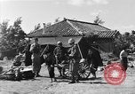 Image américains Traiter les civils blessés Okinawa îles Ryukyu, 1945, de la seconde 21 séquences d'archives historiques vidéo 65675051474