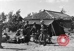 Image américains Traiter les civils blessés Okinawa îles Ryukyu, 1945, de la seconde 23 séquences d'archives historiques vidéo 65675051474