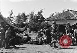Image américains Traiter les civils blessés Okinawa îles Ryukyu, 1945, de la seconde 29 séquences d'archives historiques vidéo 65675051474
