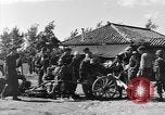 Image américains Traiter les civils blessés Okinawa îles Ryukyu, 1945, de la seconde 39 séquences d'archives historiques vidéo 65675051474