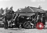 Image américains Traiter les civils blessés Okinawa îles Ryukyu, 1945, de la seconde 40 séquences d'archives historiques vidéo 65675051474
