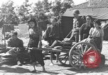 Image américains Traiter les civils blessés Okinawa îles Ryukyu, 1945, de la seconde 47 séquences d'archives historiques vidéo 65675051474