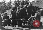 Image américains Traiter les civils blessés Okinawa îles Ryukyu, 1945, de la seconde 52 séquences d'archives historiques vidéo 65675051474