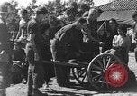Image américains Traiter les civils blessés Okinawa îles Ryukyu, 1945, de la seconde 54 séquences d'archives historiques vidéo 65675051474