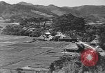 Standbild Local Village Okinawa Ryukyu Inseln, 1945, aus Sekunde 14 historischem Filmmaterial Videoclip 65675051475