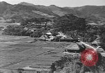 Standbild Local Village Okinawa Ryukyu Inseln, 1945, aus Sekunde 17 historischem Filmmaterial Videoclip 65675051475
