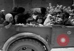 Standbild Okinawans Gehäuse Okinawa Ryukyu Inseln, 1945, aus Sekunde 13 historischem Filmmaterial Videoclip 65675051477