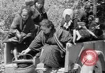 Standbild Okinawans Gehäuse Okinawa Ryukyu Inseln, 1945, aus Sekunde 27 historischem Filmmaterial Videoclip 65675051477