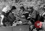 Standbild Okinawans Gehäuse Okinawa Ryukyu Inseln, 1945, aus Sekunde 34 historischem Filmmaterial Videoclip 65675051477