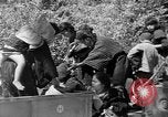 Standbild Okinawans Gehäuse Okinawa Ryukyu Inseln, 1945, aus Sekunde 35 historischem Filmmaterial Videoclip 65675051477