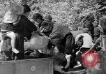 Standbild Okinawans Gehäuse Okinawa Ryukyu Inseln, 1945, aus Sekunde 36 historischem Filmmaterial Videoclip 65675051477