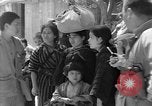 Standbild Okinawans Gehäuse Okinawa Ryukyu Inseln, 1945, aus Sekunde 50 historischem Filmmaterial Videoclip 65675051477