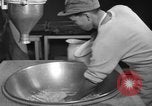 Standbild Vorbereitung der Teig Muttern Uijongbu Südkorea, 1954, aus Sekunde 23 historischem Filmmaterial Videoclip 65675051544