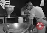 Standbild Vorbereitung der Teig Muttern Uijongbu Südkorea, 1954, aus Sekunde 41 historischem Filmmaterial Videoclip 65675051544