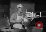 Immagine di Preparazione di pasta dadi Uijongbu Corea del Sud, 1954, secondo 9 filmato di repertorio 65675051545